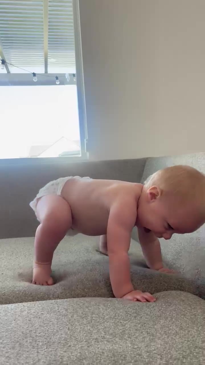 Este working working hard to stand up